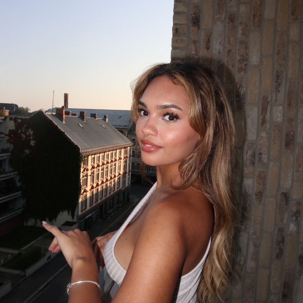 @Christine Profile
